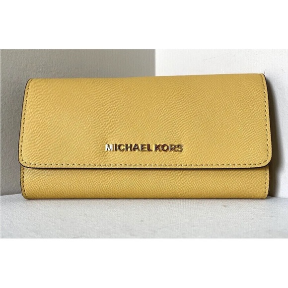 New Michael Kors Jet Set Travel Large Trifold Wallet Leather Dusty Daisy - Picture 1 of 4